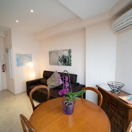 Larra Nervion Subway Tranvia Apartment Севиля Екстериор снимка